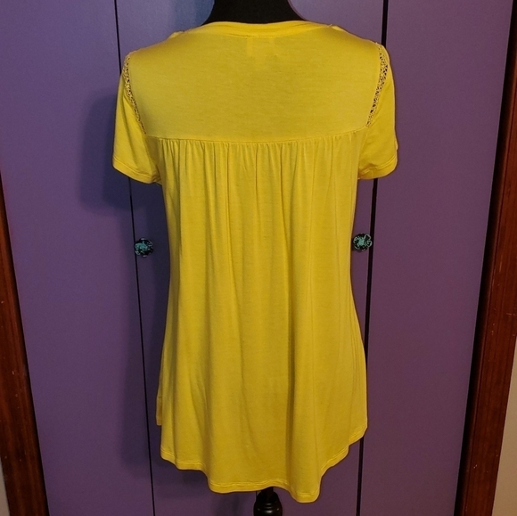 CUPIO Yellow top with crochet accent EUC - Picture 4 of 5